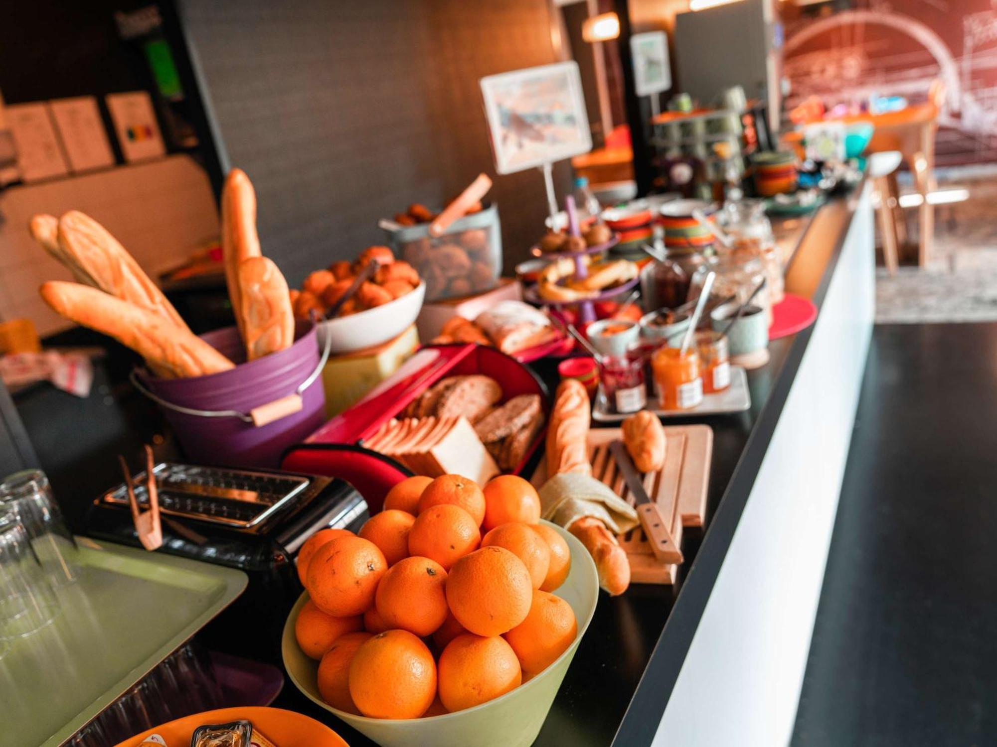Отель Ibis Styles Paris Velizy Экстерьер фото