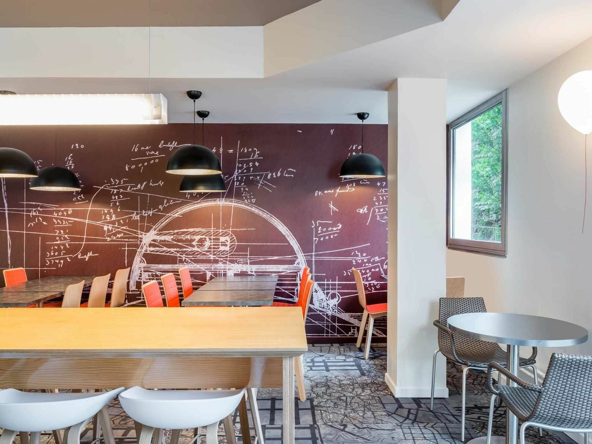 Отель Ibis Styles Paris Velizy Экстерьер фото